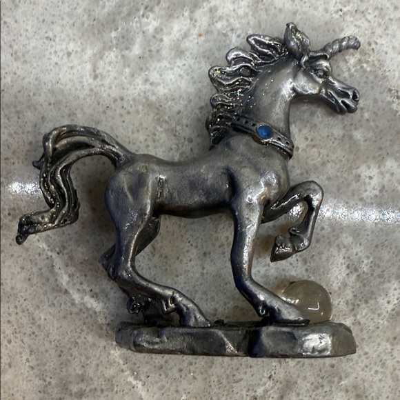 Pewter Unicorn with chrystal ball Figurine 2”x2” - Picture 3 of 7